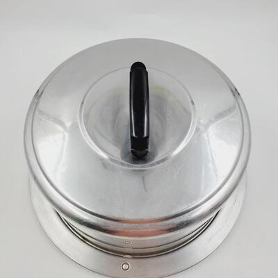 VINTAGE REGEL QUALITY ALUMINUM CAKE CARRIER WITH INERLOCKING LID