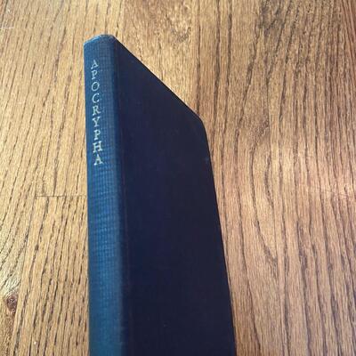 LOT 98 - The Apocrypha, Oxford University Press, Vintage, 1945
