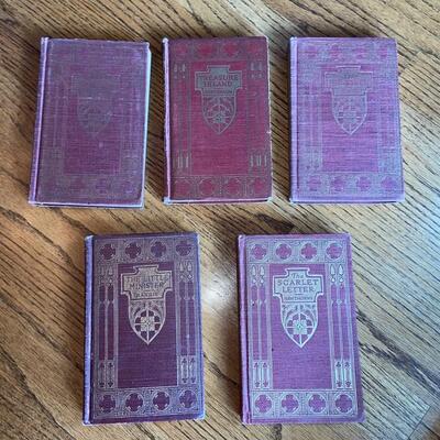 LOT 114 - Classic Literary Works, Vintage (5 books), 1923 - Hawthorne, Stevenson and more