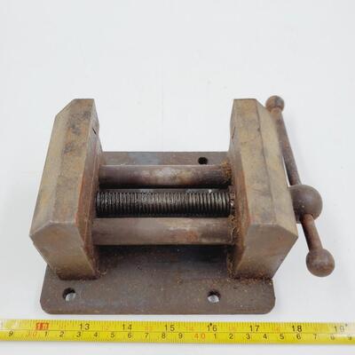 SMALL VINTAGE VISE