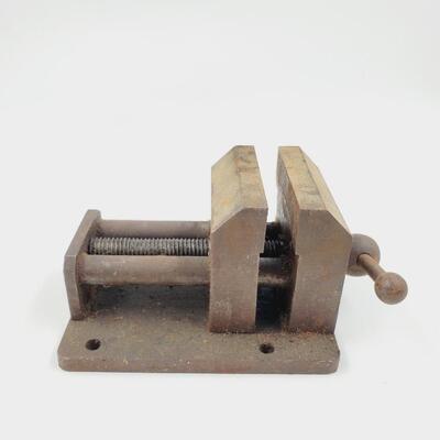 SMALL VINTAGE VISE