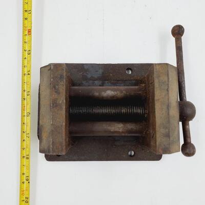 SMALL VINTAGE VISE