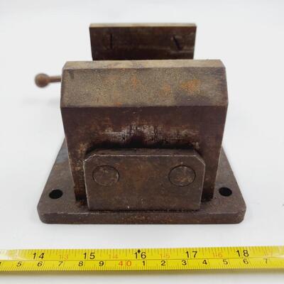 SMALL VINTAGE VISE