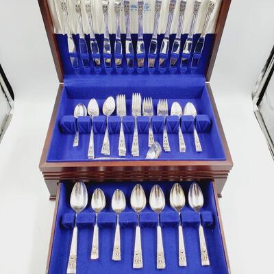 ONEIDA SILVERPLATE "CORONATION" SET WITH BOX