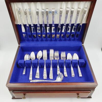 ONEIDA SILVERPLATE "CORONATION" SET WITH BOX