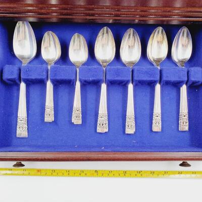 ONEIDA SILVERPLATE "CORONATION" SET WITH BOX