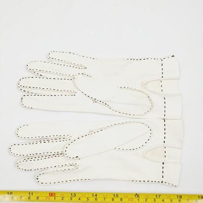 VINTAGE GLOVES WHITE WITH BLACK STITCHING 
