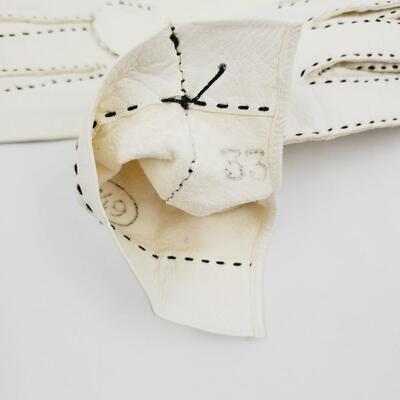 VINTAGE GLOVES WHITE WITH BLACK STITCHING 