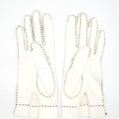 VINTAGE GLOVES WHITE WITH BLACK STITCHING 