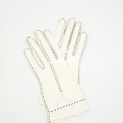 VINTAGE GLOVES WHITE WITH BLACK STITCHING 