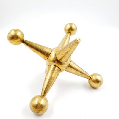LARGE JACKS TYPE BRASS COLORED METAL DECORATIVE PIECE
