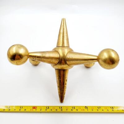 LARGE JACKS TYPE BRASS COLORED METAL DECORATIVE PIECE