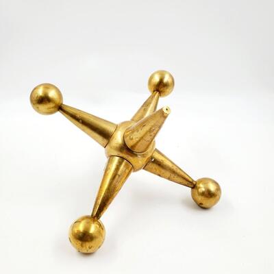 LARGE JACKS TYPE BRASS COLORED METAL DECORATIVE PIECE
