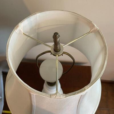 WHITE TABLE LAMP W/ SHADE