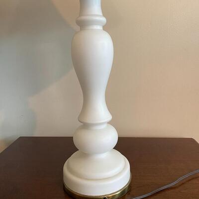 WHITE TABLE LAMP W/ SHADE