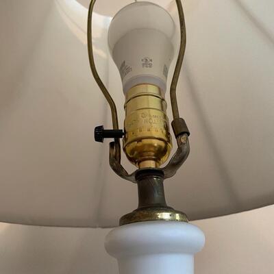 WHITE TABLE LAMP W/ SHADE