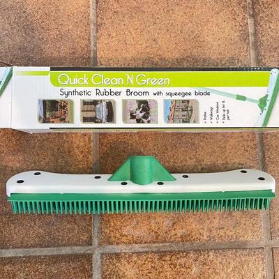â€œQUICK CLEAN N GREENâ€ MICROFIBER MOP W/ INTERCHANGEABLE HEADS