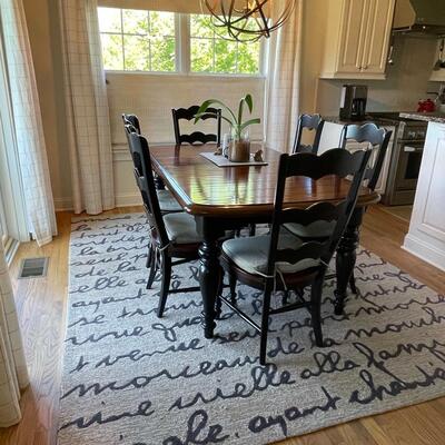 Beautiful Hooker kitchen table and 6 chairs