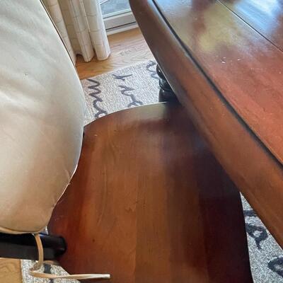 Beautiful Hooker kitchen table and 6 chairs