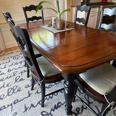 Beautiful Hooker kitchen table and 6 chairs