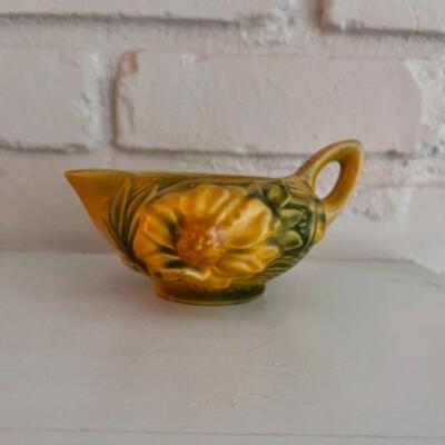 LOT 38 - 3c Peony, Creamer, Roseville Pottery, 1942
