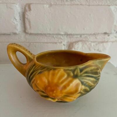 LOT 38 - 3c Peony, Creamer, Roseville Pottery, 1942