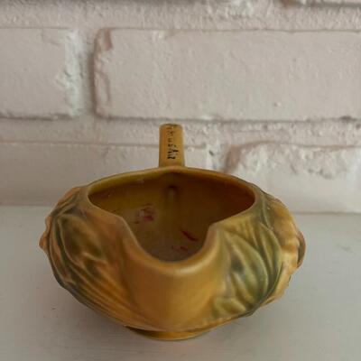 LOT 38 - 3c Peony, Creamer, Roseville Pottery, 1942