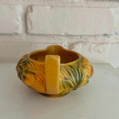 LOT 38 - 3c Peony, Creamer, Roseville Pottery, 1942