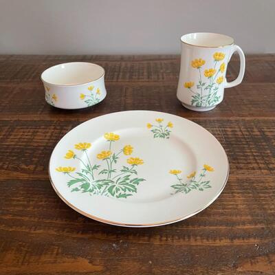 LOT 79 - Surrey Buttercups China, Crown Sterling England, 12 pieces