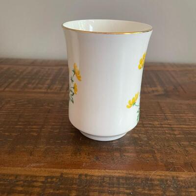 LOT 79 - Surrey Buttercups China, Crown Sterling England, 12 pieces