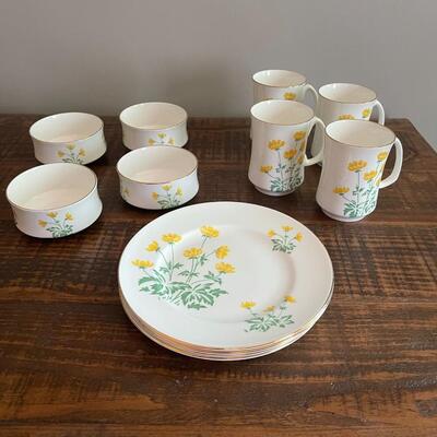 LOT 79 - Surrey Buttercups China, Crown Sterling England, 12 pieces