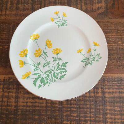 LOT 79 - Surrey Buttercups China, Crown Sterling England, 12 pieces