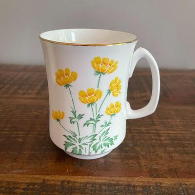 LOT 79 - Surrey Buttercups China, Crown Sterling England, 12 pieces