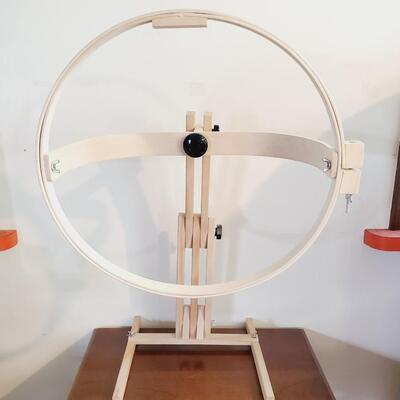 EDMUNDS QUILT LOOP WITH STAND