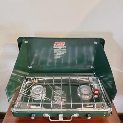 COLEMAN DELUXE PROPANE TWO BURNER PORTABLE/CAMPSTOVE - w/ BOX 