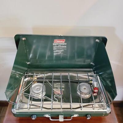 COLEMAN DELUXE PROPANE TWO BURNER PORTABLE/CAMPSTOVE - w/ BOX 