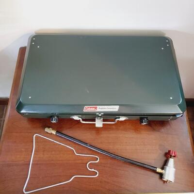 COLEMAN DELUXE PROPANE TWO BURNER PORTABLE/CAMPSTOVE - w/ BOX 