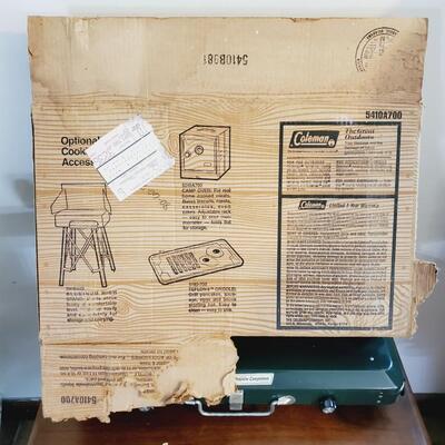 COLEMAN DELUXE PROPANE TWO BURNER PORTABLE/CAMPSTOVE - w/ BOX 