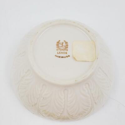 SMALL LENOX IVORY COLORED DISH WITH GOLD RIM