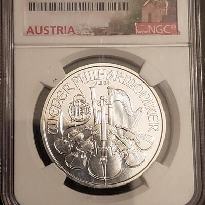 1 os graded silver coin .Very nice philharmonic. High grade 