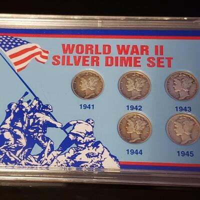 Silver ww2 mercury dime set .Very nice set .5 ww 2 era mercury dime set 