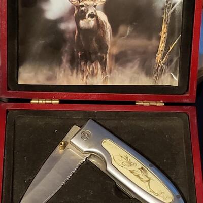 Poket knife set  Very nice 2 knife set comes in display box 