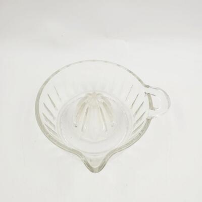 VINTAGE CLEAR GLASS JUICER/REAMER