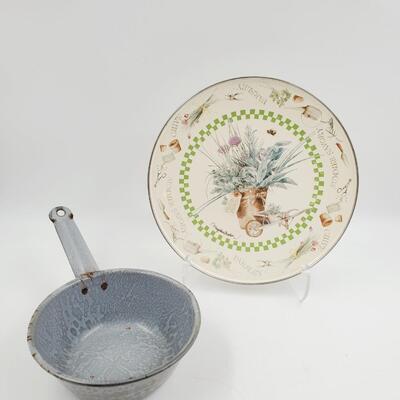 VINTAGE ENAMEL POT AND DECORATIVE ENAMEL HALLMARK MARJOLEIN BASTIN NATURES SKETCH BOOK "FRESH HERBS" PLATE BUNDLE 