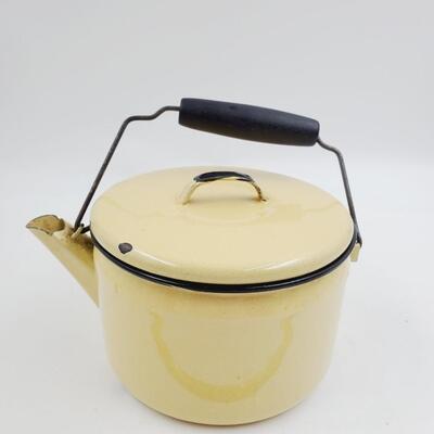 VINTAGE YELLOW ENAMELWARE TEAPOT/KETTLE WITH LID 