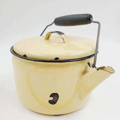 VINTAGE YELLOW ENAMELWARE TEAPOT/KETTLE WITH LID 