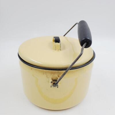 VINTAGE YELLOW ENAMELWARE TEAPOT/KETTLE WITH LID 