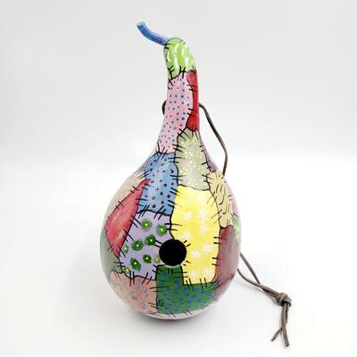 PAINTED HANGING BIRDHOUSE GOURD