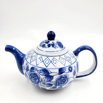BELLA CASA BY GANZ BLUE AND WHITE FLORAL TEA POT