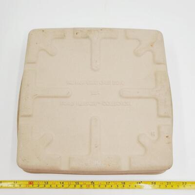 THE PAMPERED CHEF ~USA~FAMILY HERITAGE COLLECTION 9X9 BAKEWARE STONEWARE